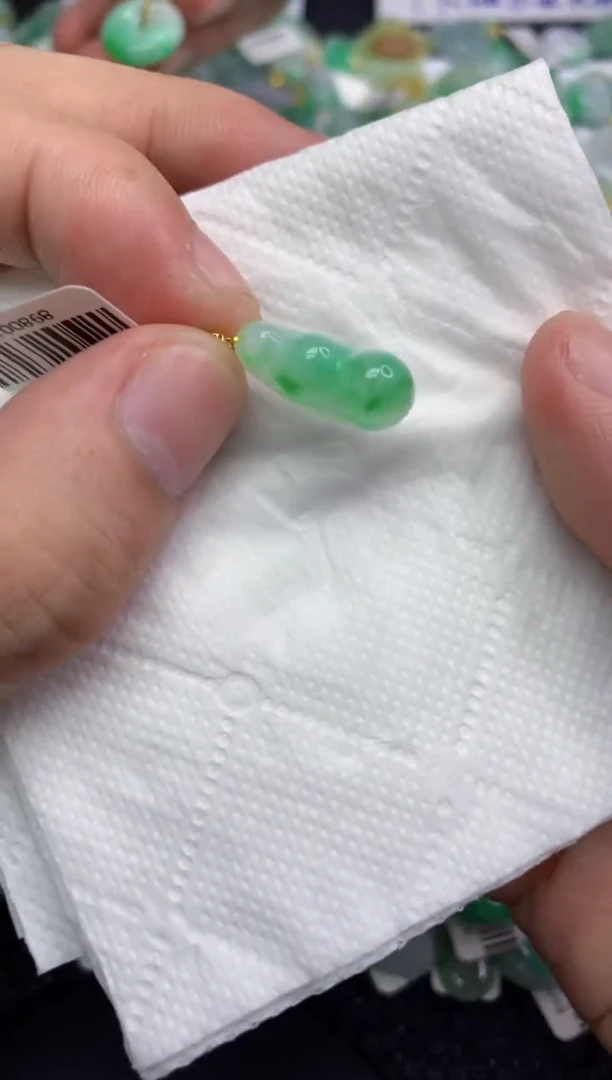 翡翠18K金镶嵌颈饰111111111