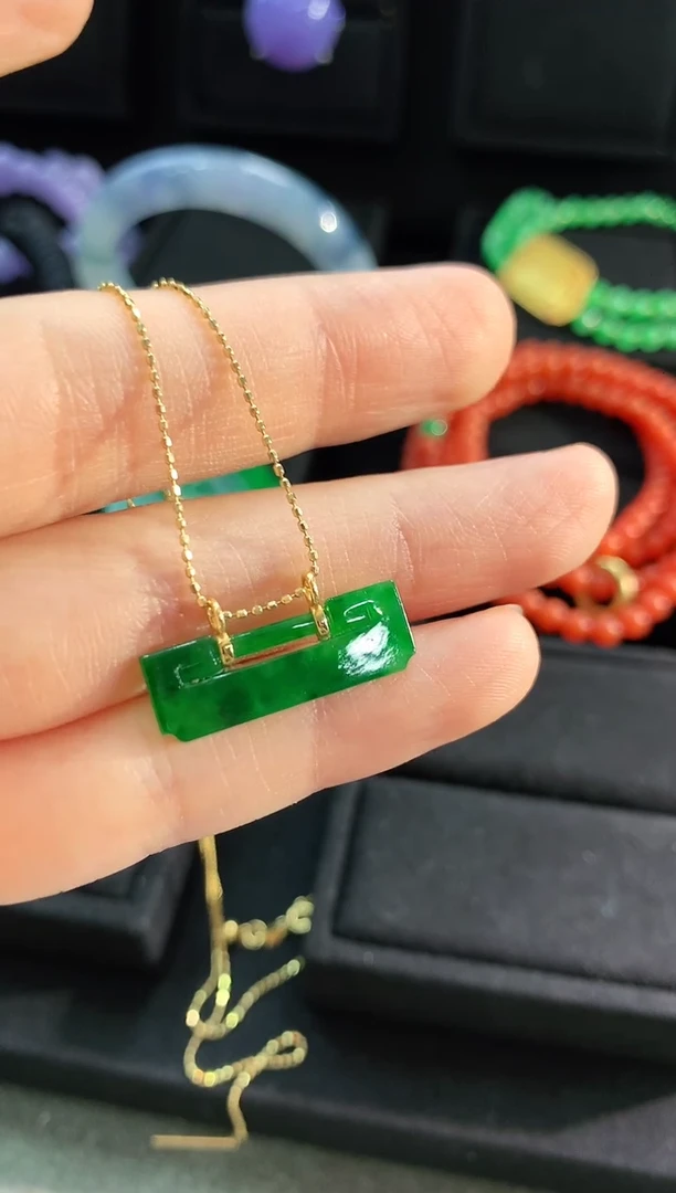 【闪购商品】翡翠吊坠(不含链)18K金镶嵌吊坠