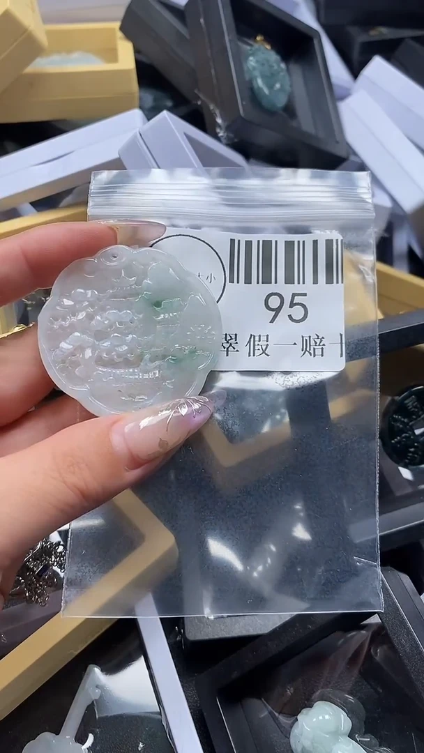 吊坠(不含链)未镶嵌翡翠95