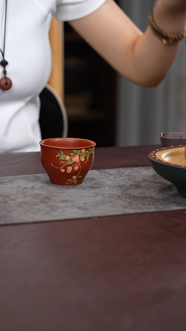 茶杯紫砂泥绘荔枝鲤鱼