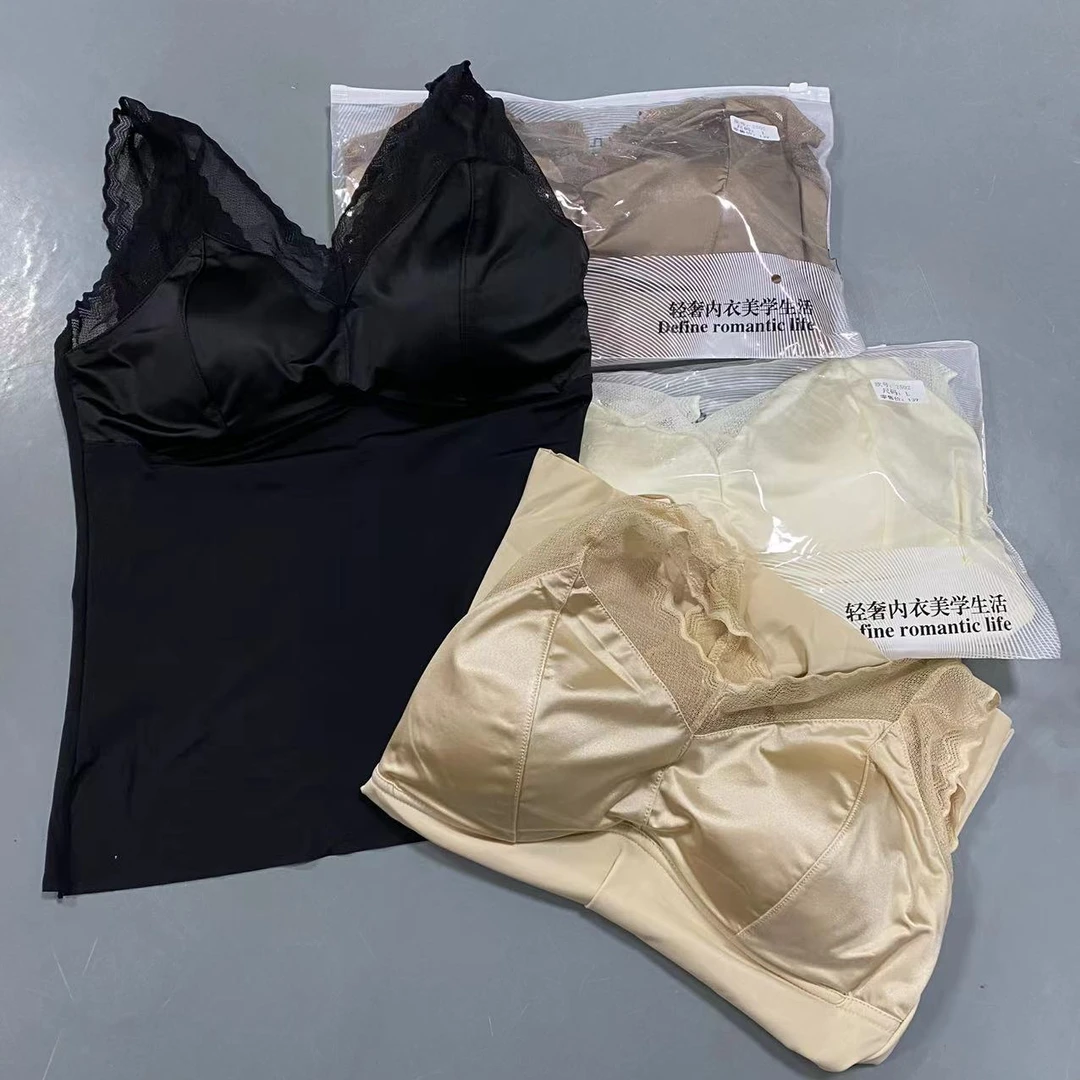 蕾丝网纱拼接缎面美背背心
