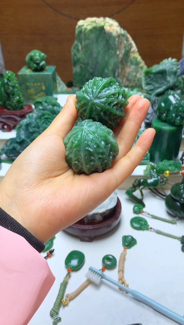 未镶嵌和田玉摆件一对