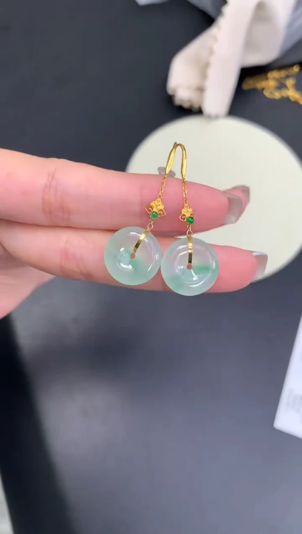 18K金镶嵌定制翡翠48小时鉴赏期 退货不扣服务费