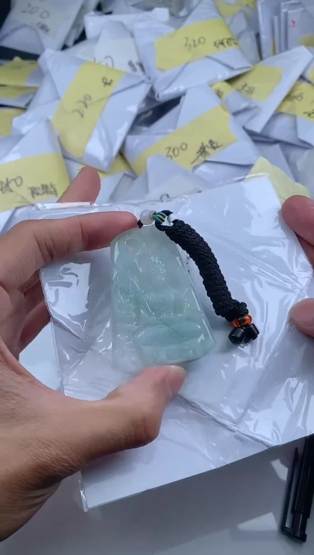 翡翠未镶嵌颈饰