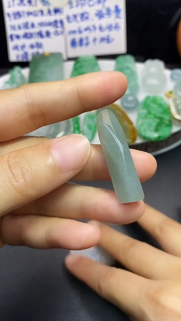 颈饰未镶嵌翡翠吊坠