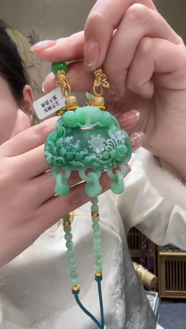 【闪购商品】翡翠颈饰未镶嵌吊坠