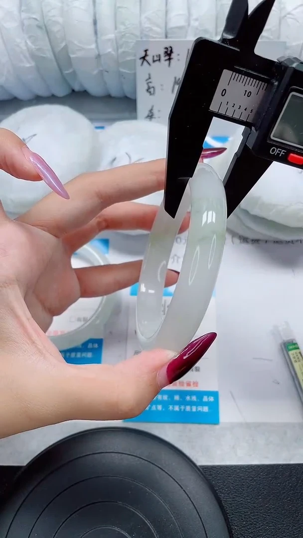 未镶嵌手镯石英质玉210-62/63