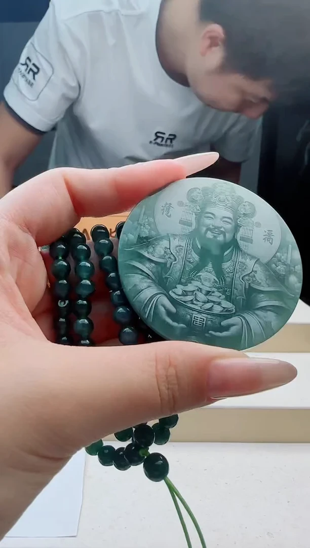 颈饰未镶嵌翡翠多样性发其中一