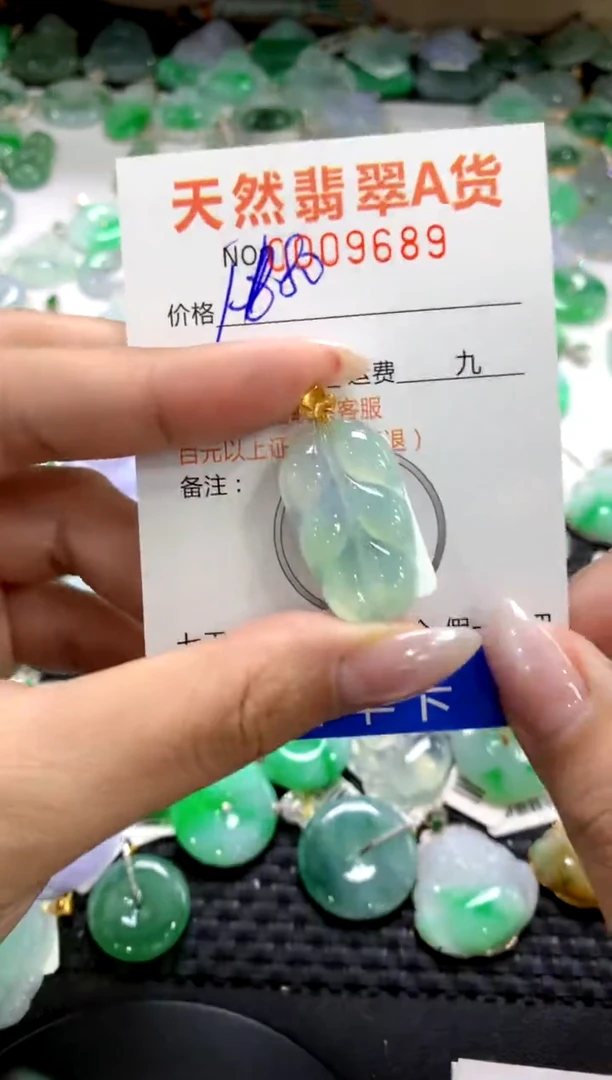 颈饰18K金镶嵌翡翠1111111111111111