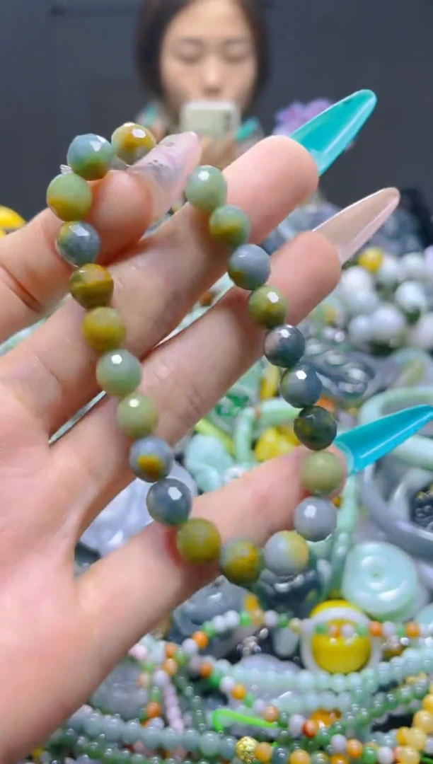 颈饰未镶嵌翡翠8MM/X/翡翠A货，一件也是批发价