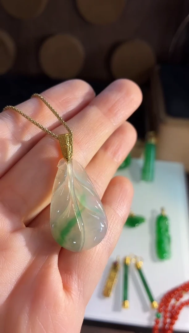 吊坠(不含链)18K金镶嵌翡翠吊坠