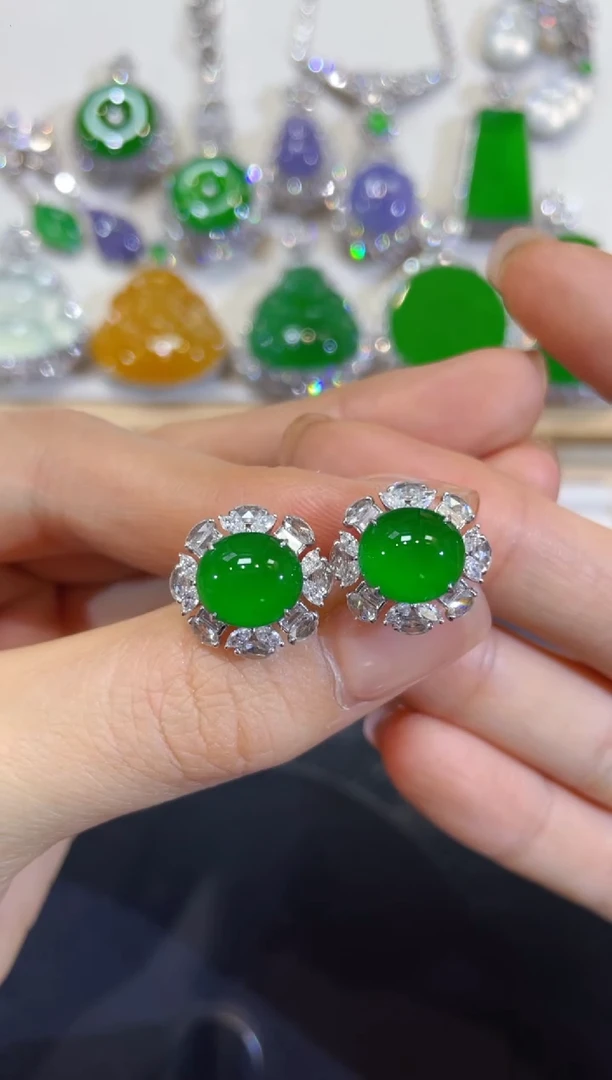 颈饰18K金镶嵌翡翠团购1