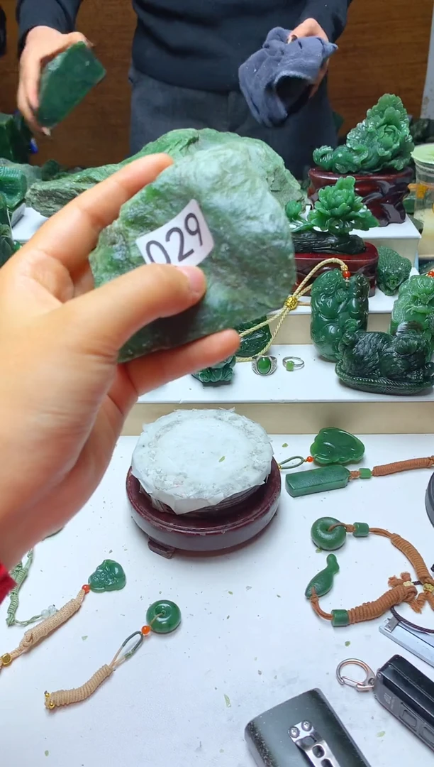 未镶嵌和田玉摆件1