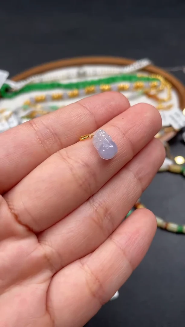 吊坠(不含链)18K金镶嵌翡翠一个  P256