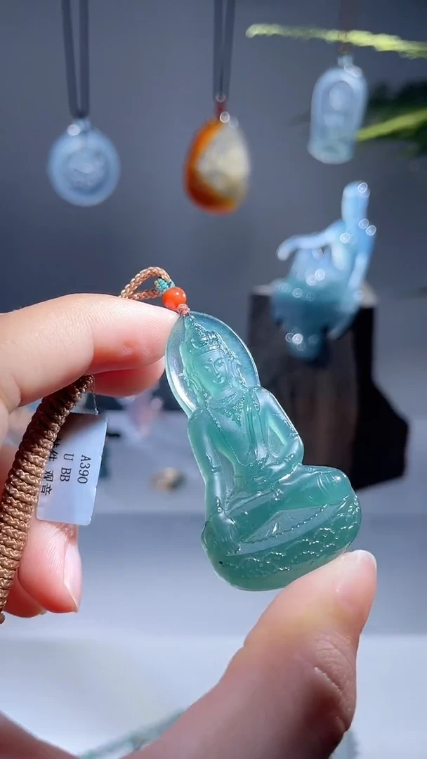 颈饰未镶嵌翡翠观音