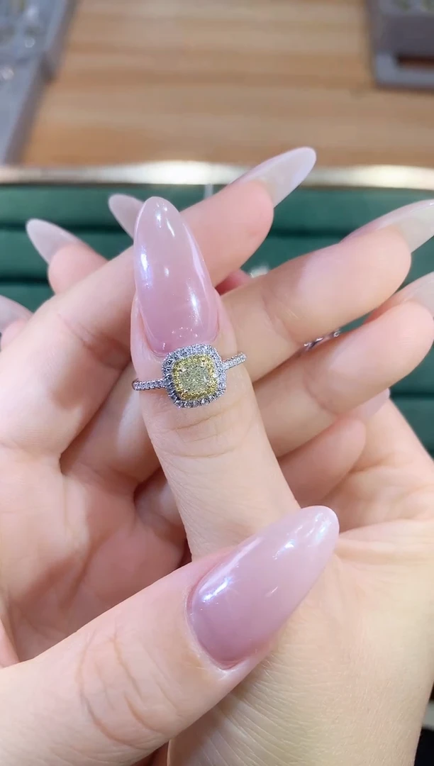 18K金镶嵌戒指钻石戒指