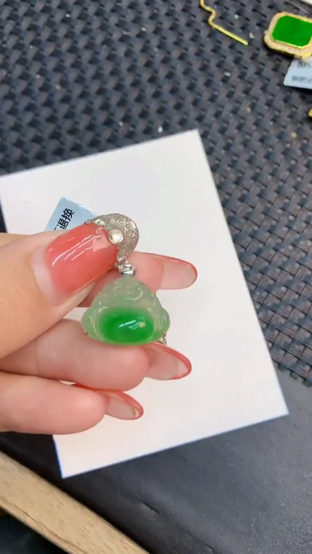 颈饰18K金镶嵌翡翠1