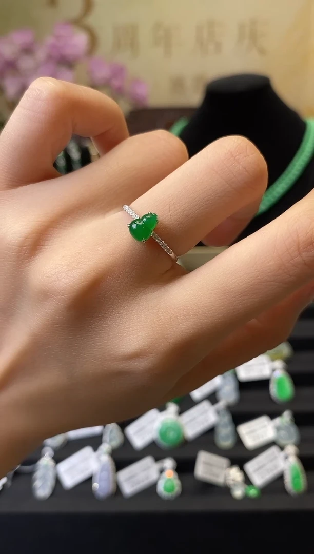 18K金镶嵌戒指翡翠D6985 葫芦 含运营费