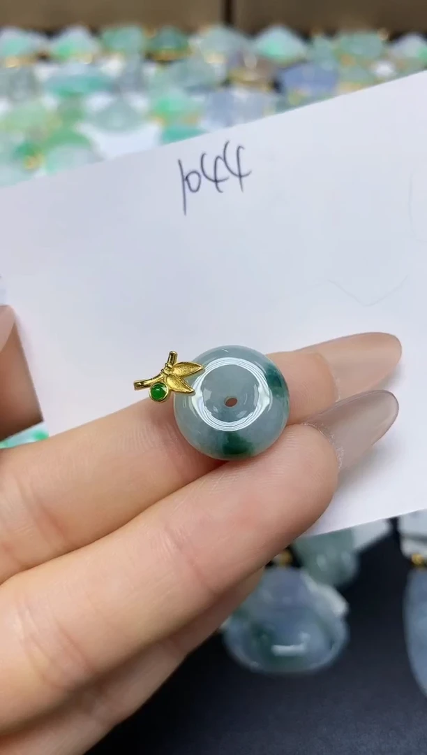 翡翠未镶嵌颈饰 天然翡翠A货