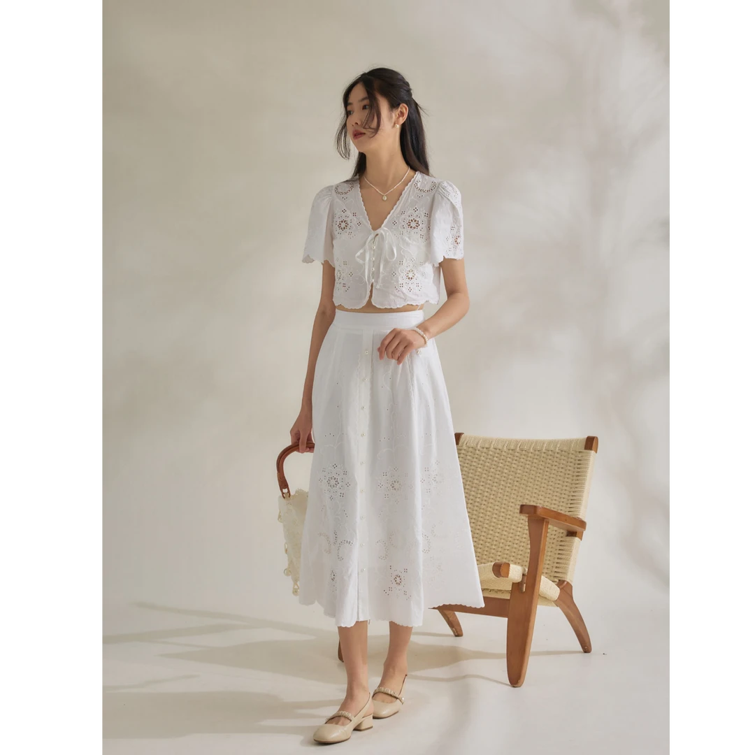 【西町村屋】W套装女 显瘦气质法式白色重工绣花V领套装AB8601018