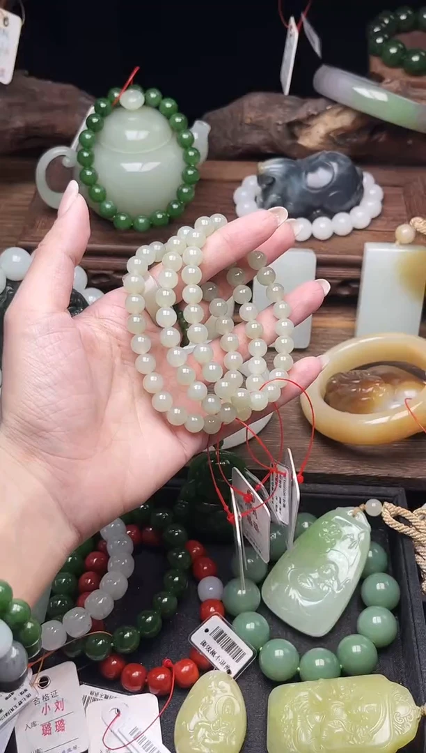 手串未镶嵌和田玉卡8且末青白 圆珠 多样性发一