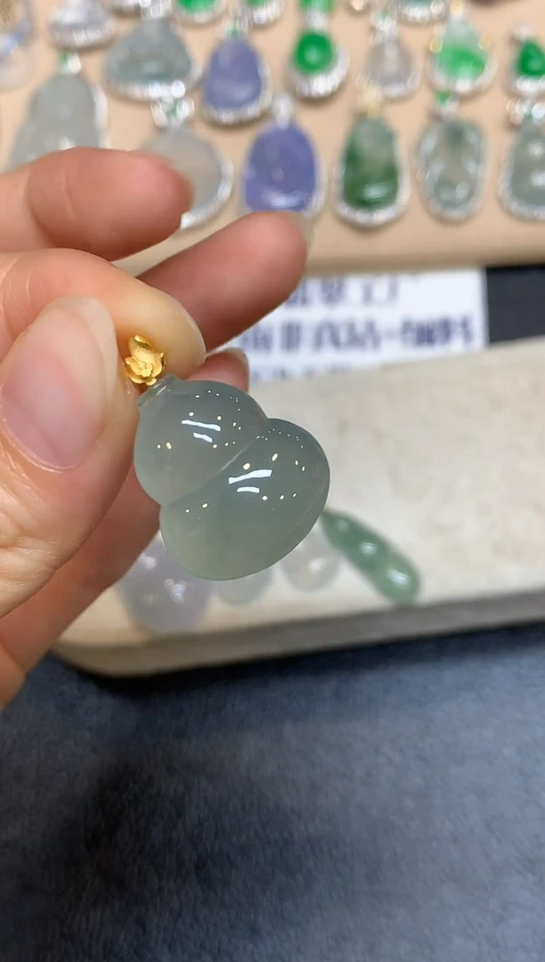 颈饰18K金镶嵌翡翠葫芦【无服务费