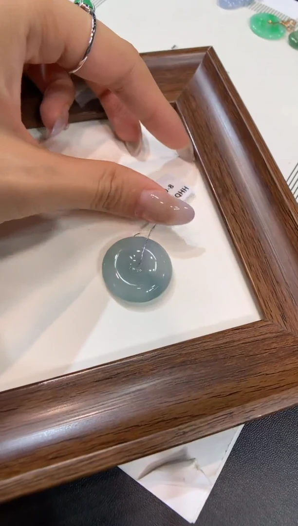 颈饰未镶嵌翡翠平安扣