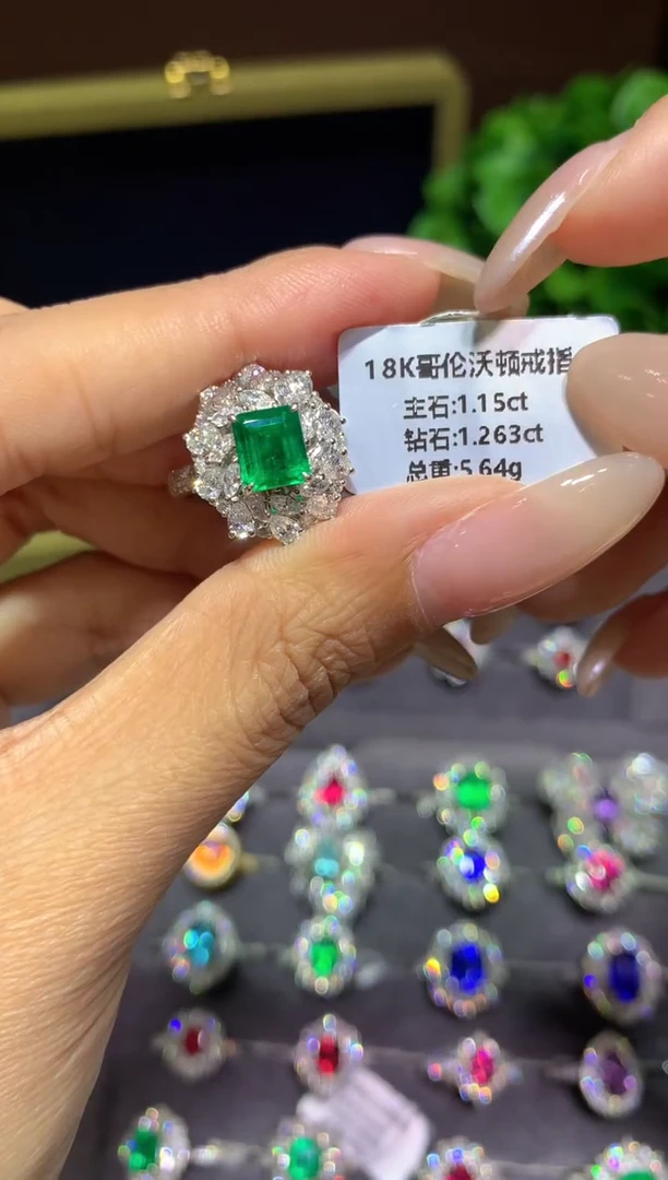 18K金镶嵌戒指祖母绿1.15ct