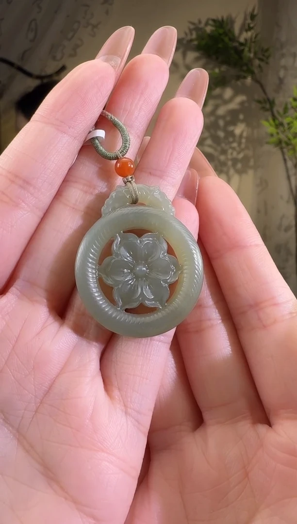【闪购商品】和田玉颈饰未镶嵌花牌