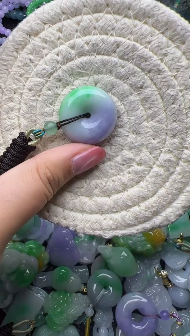 颈饰未镶嵌翡翠天然缅甸翡翠吊坠