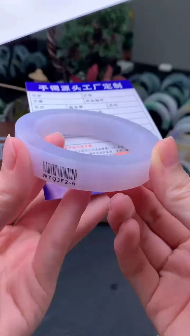 未镶嵌手镯定制翡翠小****?定制手镯不退不换