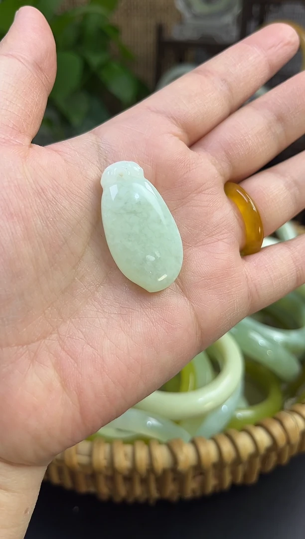 未镶嵌岫玉吊坠(不含链)岫玉天青冻福瓜