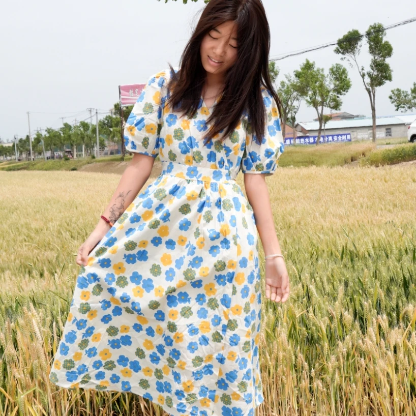 甜美碎花连衣裙夏季2025收腰遮肉遮肚显瘦中长裙子女碎花裙