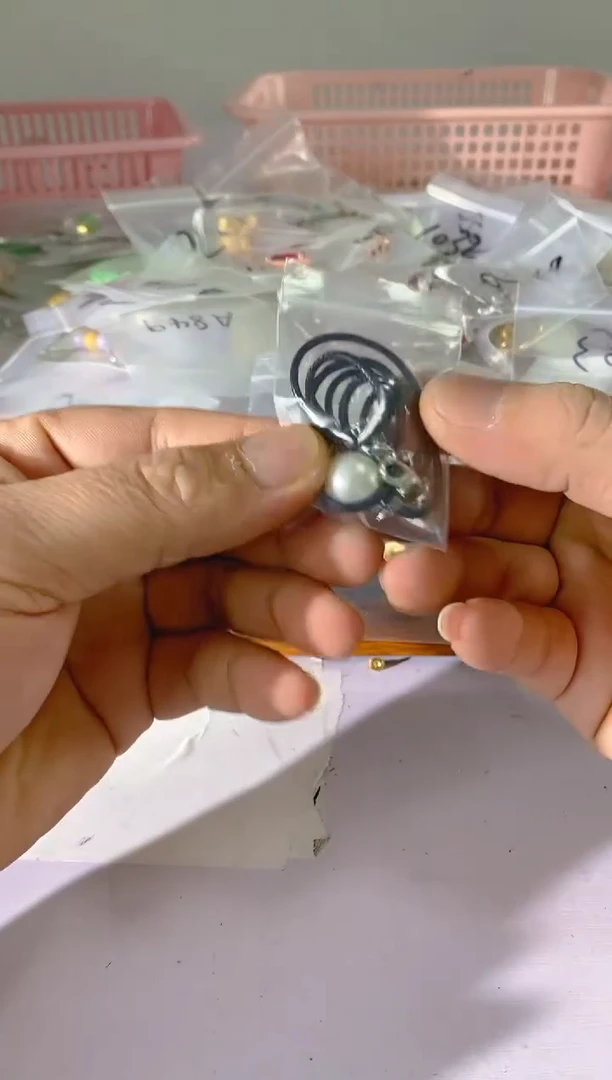 【闪购商品】水晶颈饰银S925镶嵌274红宝，蓝宝，多样性发一件赠链