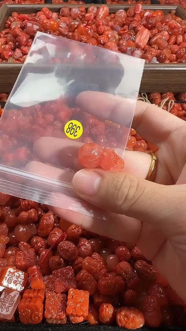 颈饰未镶嵌南红玛瑙1