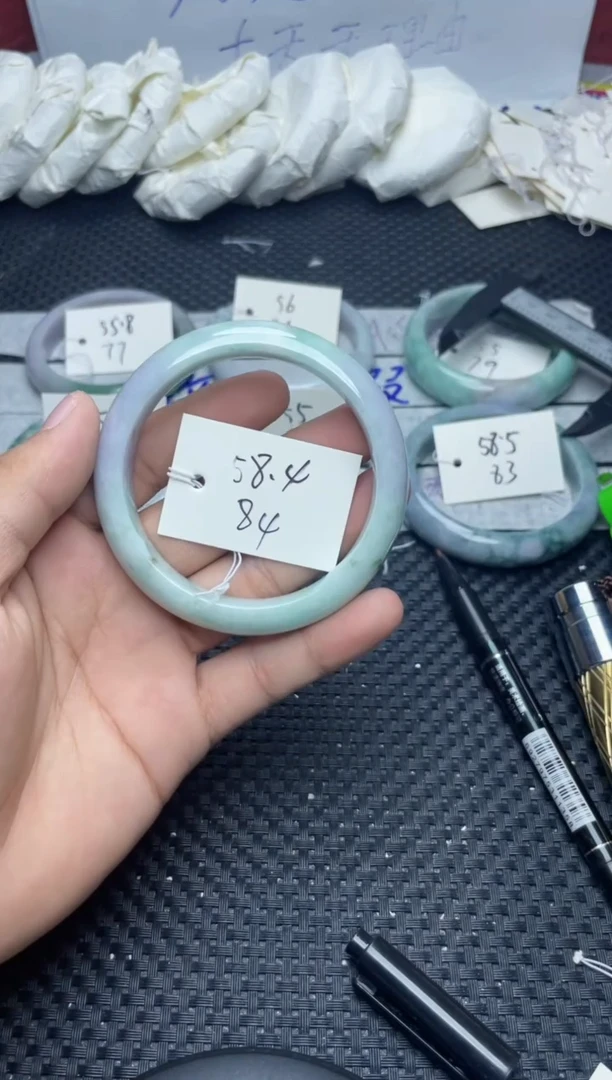 未镶嵌手镯翡翠84
