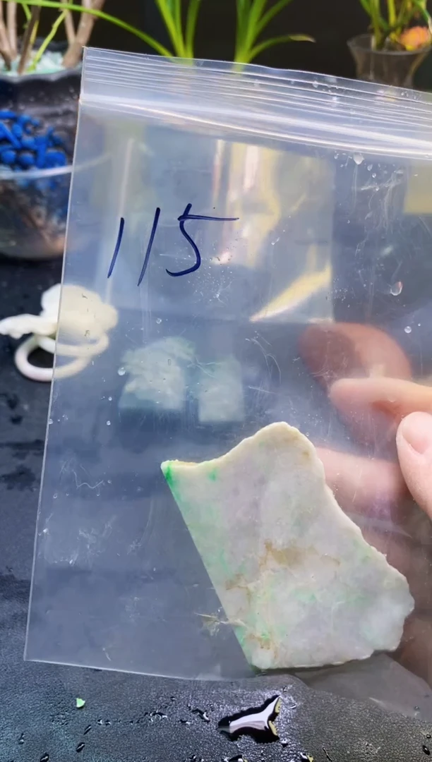 翡翠未镶嵌颈饰天然翡翠115