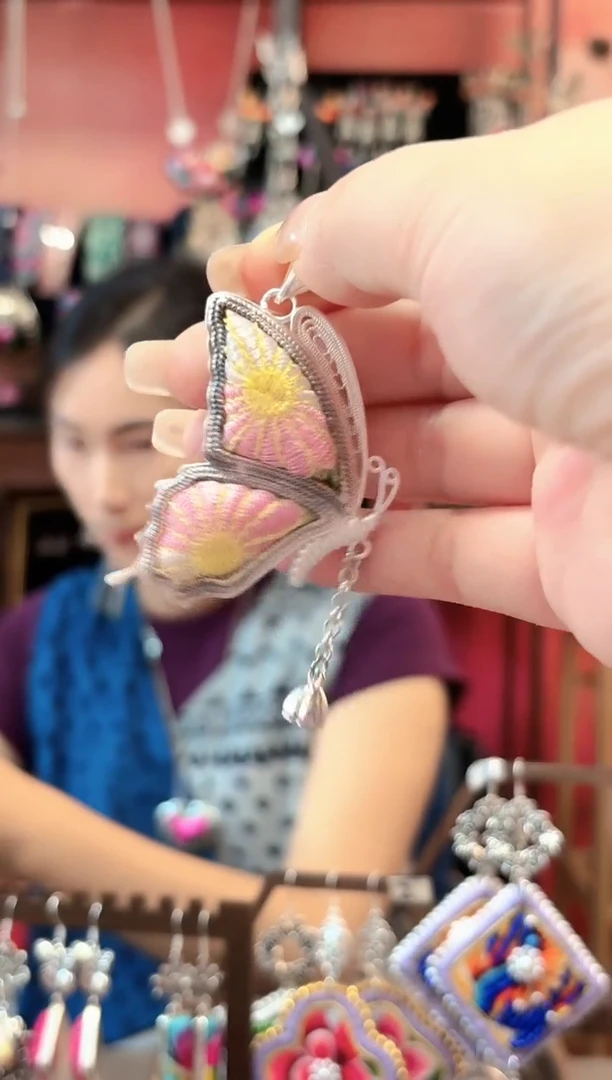 织绣云织谣民族风精美饰品   470
