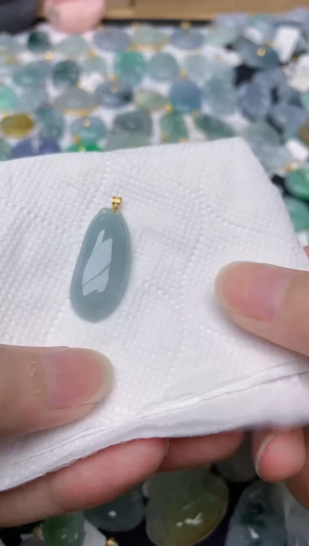 翡翠18K金镶嵌颈饰天然A货翡翠