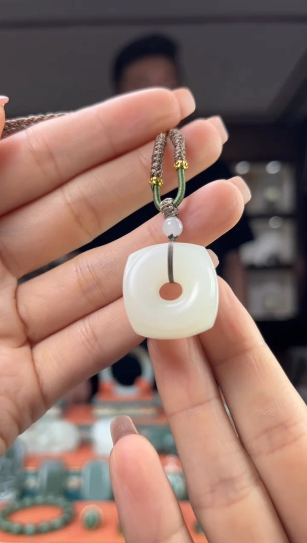 和田玉未镶嵌颈饰佩佩