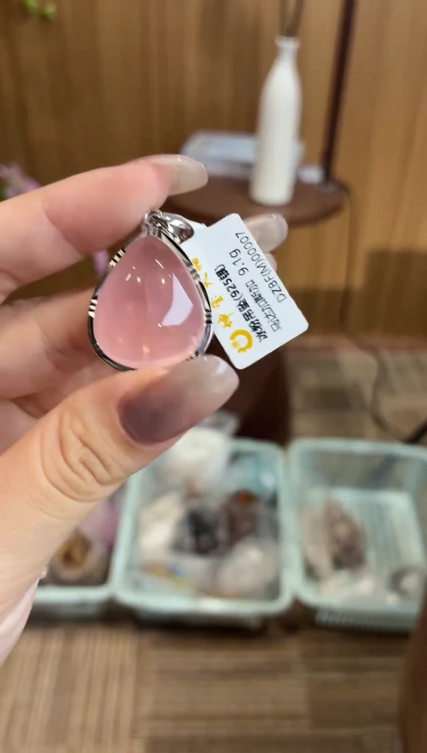 颈饰合金水晶粉水吊坠
