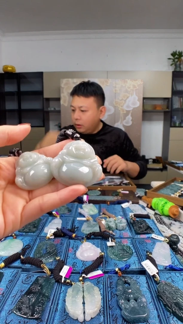 颈饰未镶嵌翡翠 多样性发其一