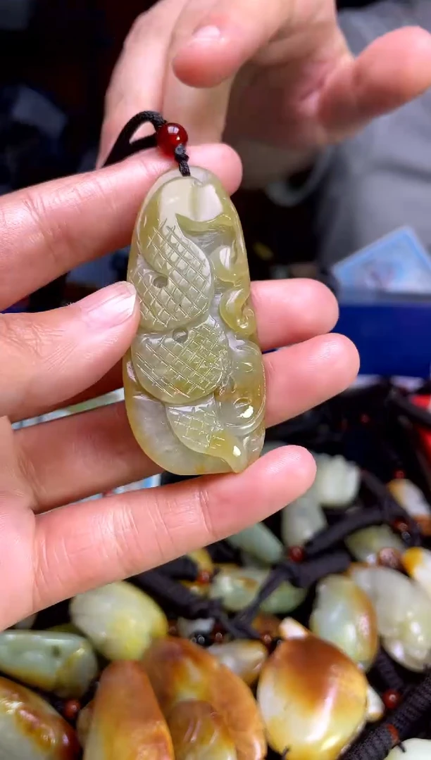 和田玉未镶嵌颈饰1