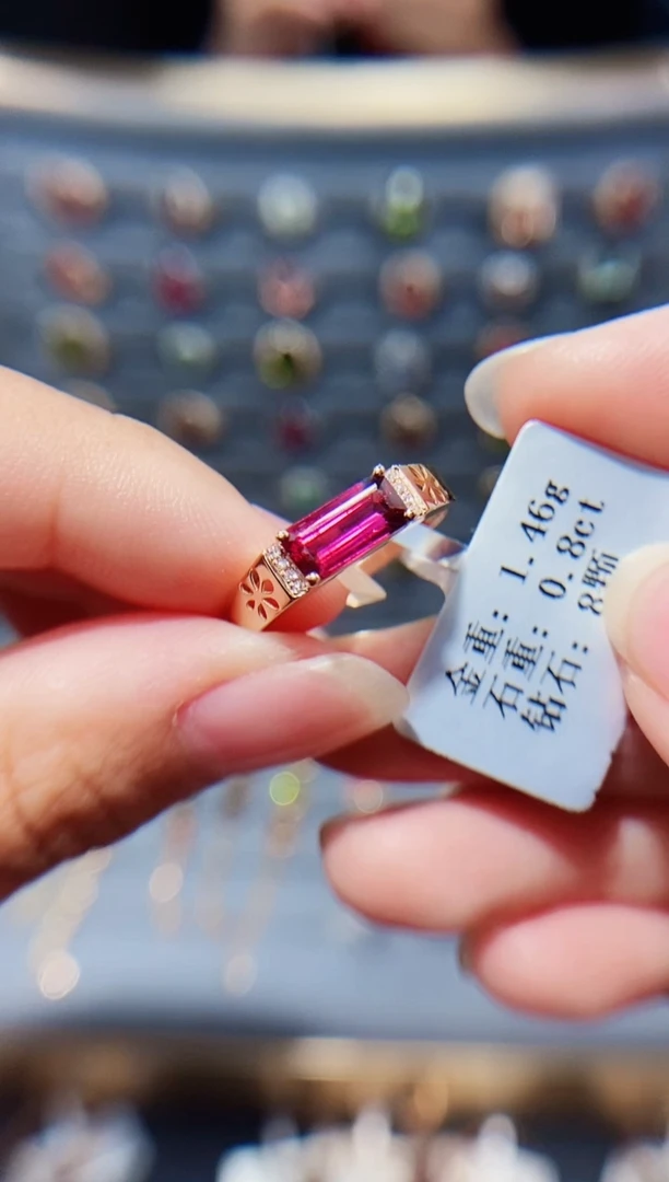 18K金镶嵌戒指碧玺0.8..