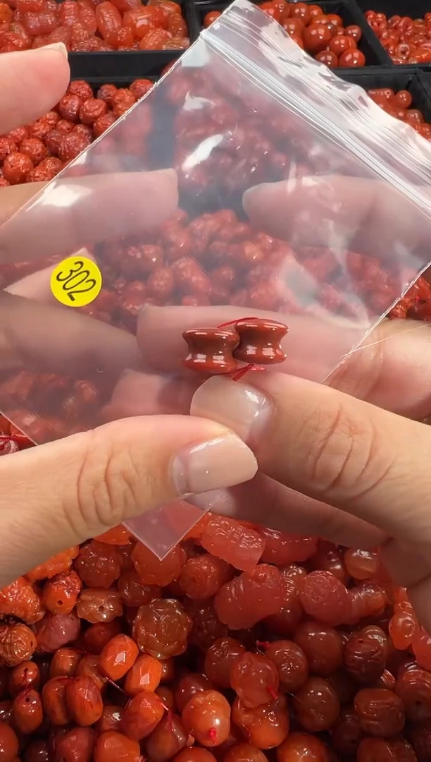 颈饰未镶嵌南红玛瑙1