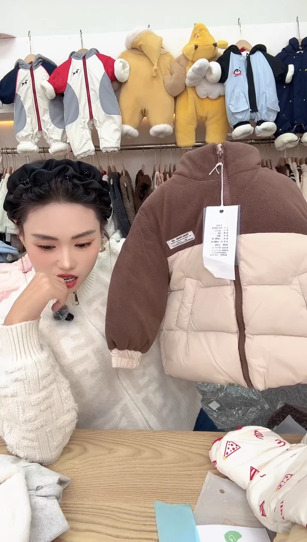 咖色拼接米色外套 备注尺码90-130