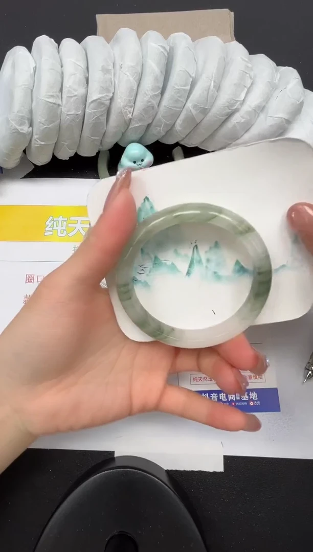 【闪购商品】石英质玉手镯未镶嵌136-56.7