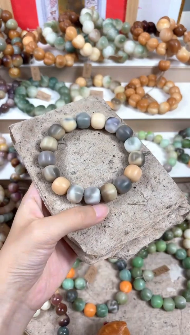 白玉菩提吊坠飞*雄大瑕55大瑕55