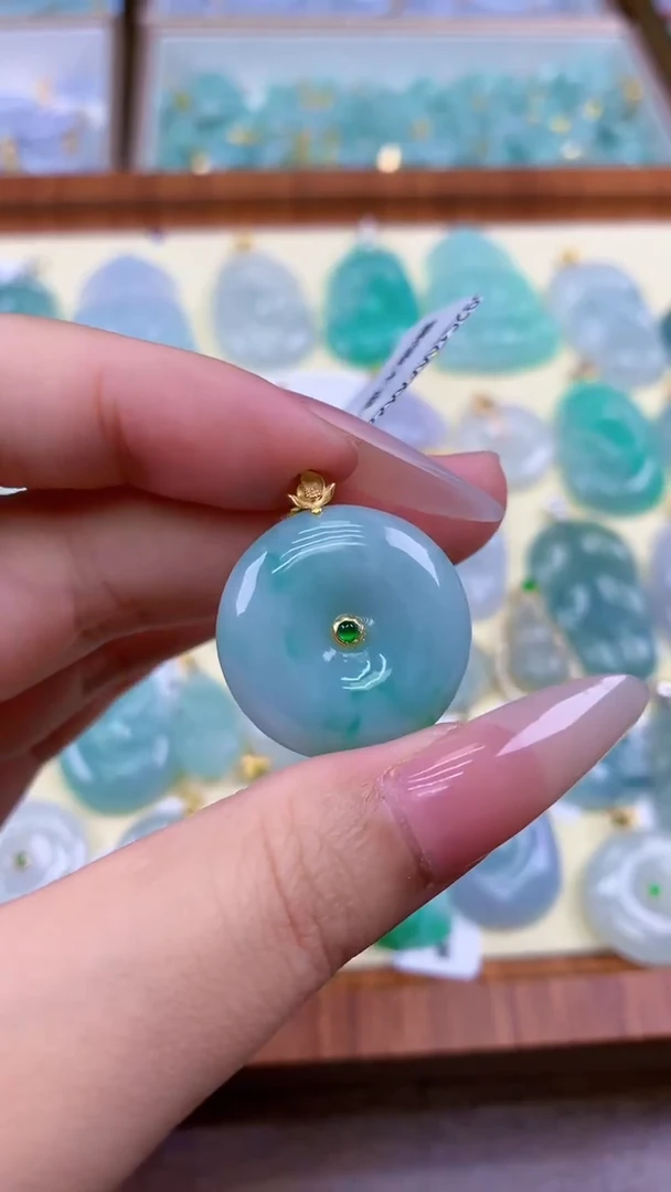 颈饰18K金镶嵌翡翠天然A货翡翠挂件