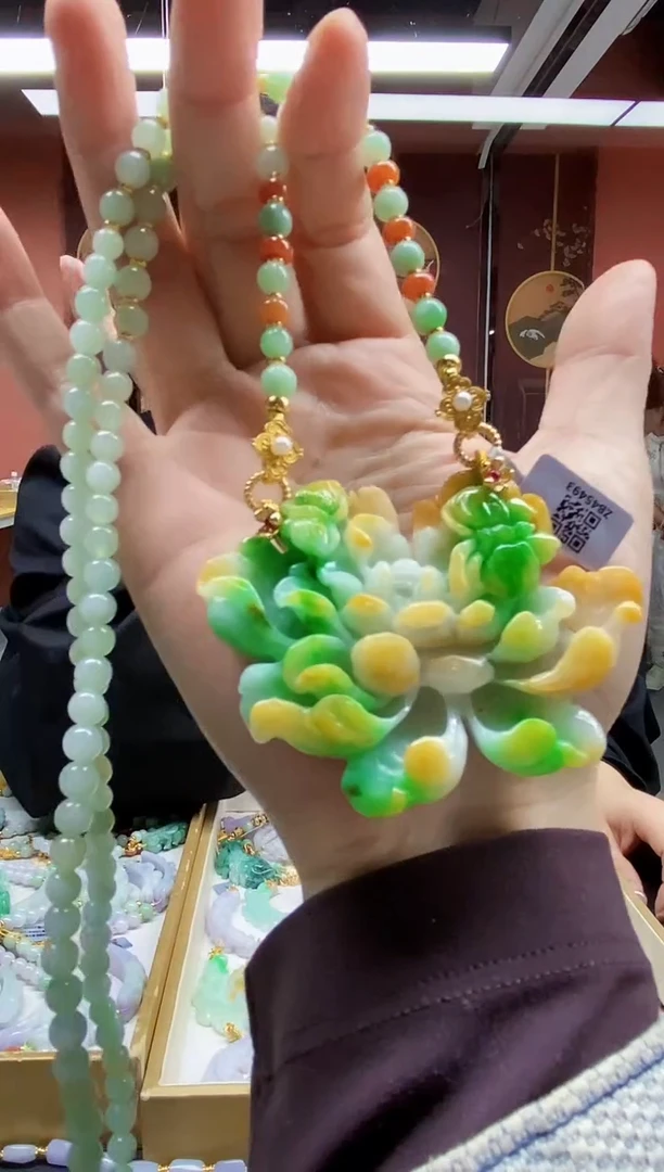 颈饰未镶嵌翡翠吊坠